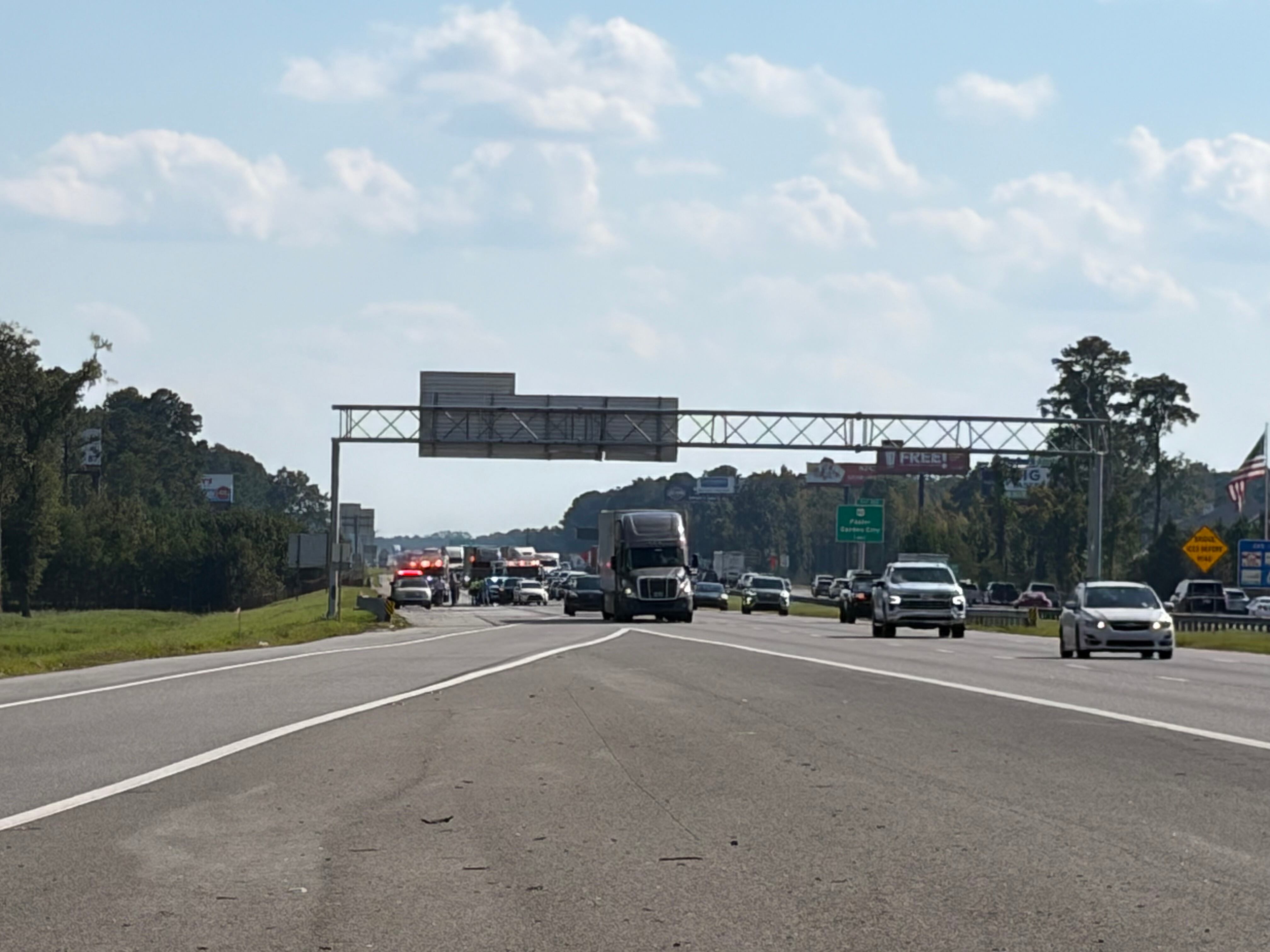 Crash Blocks Right Lane on I-95 Northbound Near Pooler Parkway Exit