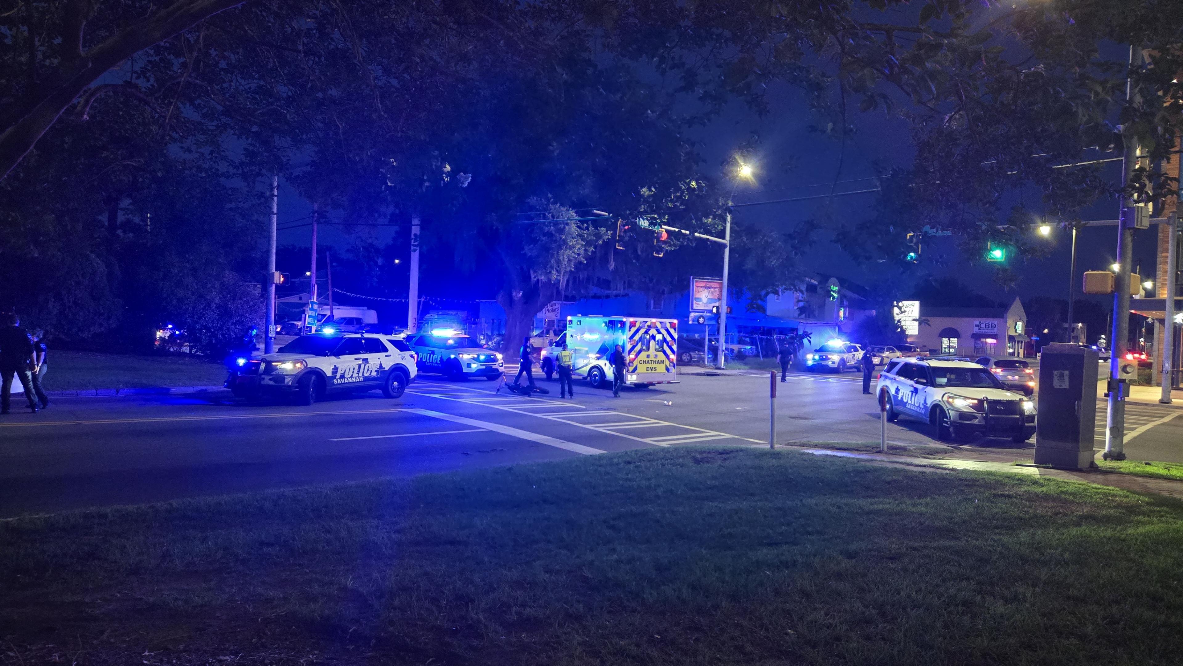 Crash closes intersection at Montgomery and West Victory, Savannah Police say
