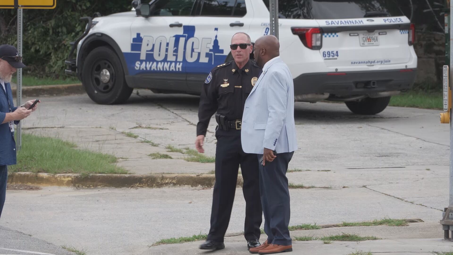 Mayor defends police communication after Savannah murder-suicide standoff