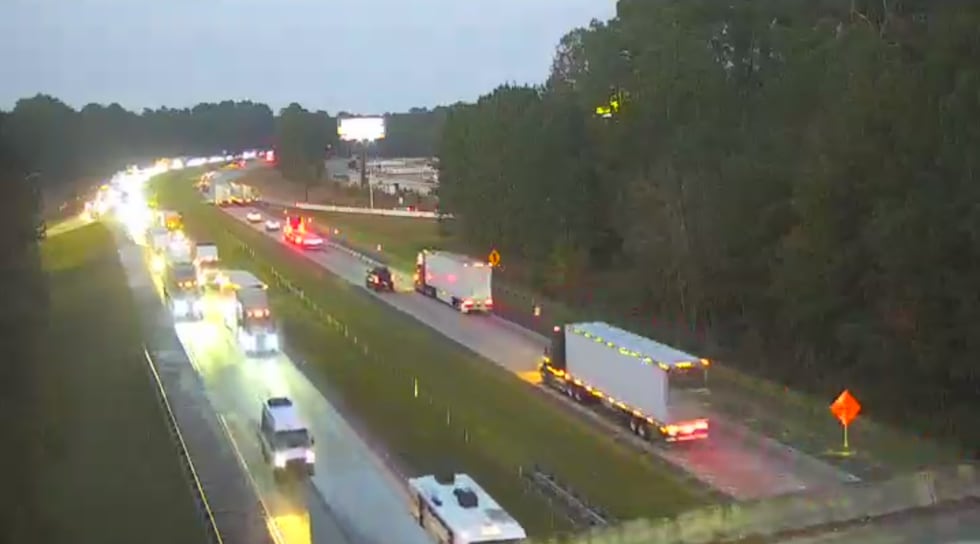 I-95 traffic slowly resumes after overturned truck completely blocked