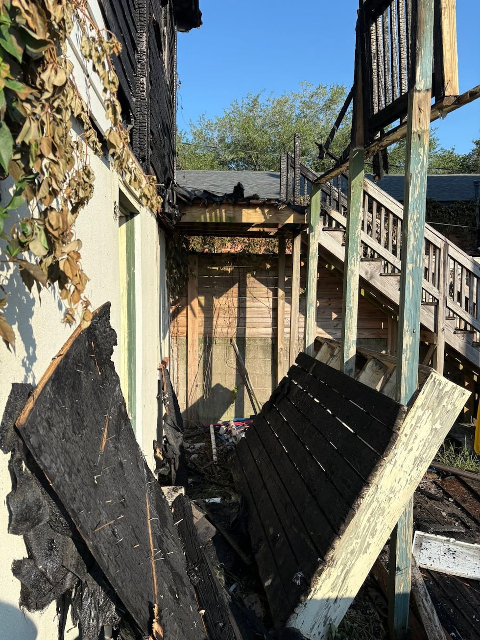 Savannah firefighter escapes serious injury after porch collapses during house fire